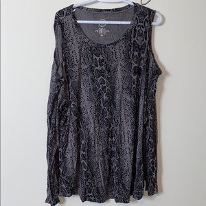 Grey snake print open shoulder shirt.